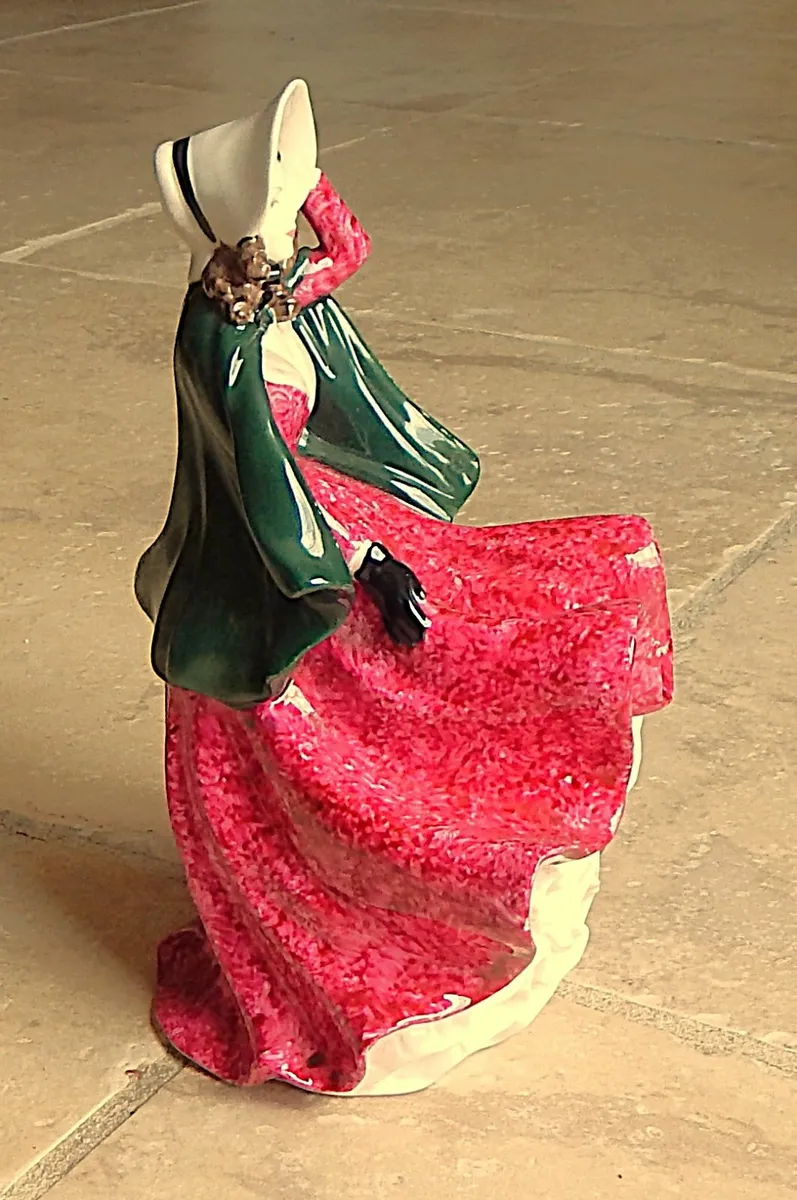 Coalport Ladies of Fashion Hand Painted Figurine - Image 4