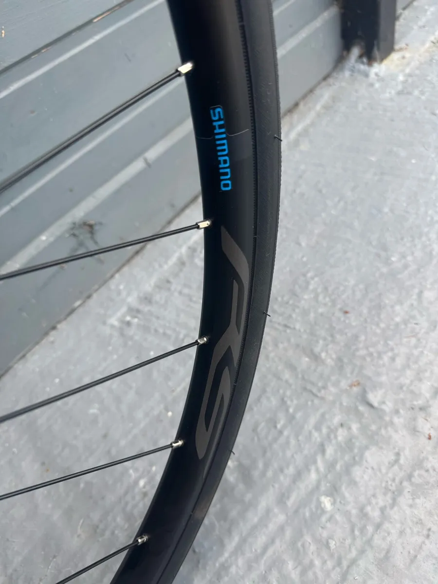 Free Delivery - BH Quartz Shimano 105 Disc - Image 3
