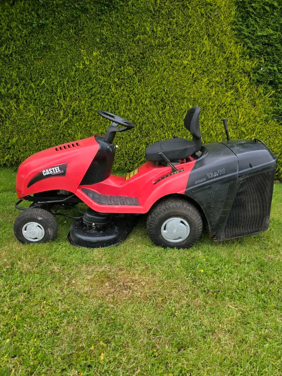 Castlegarden ride on mower - Image 1