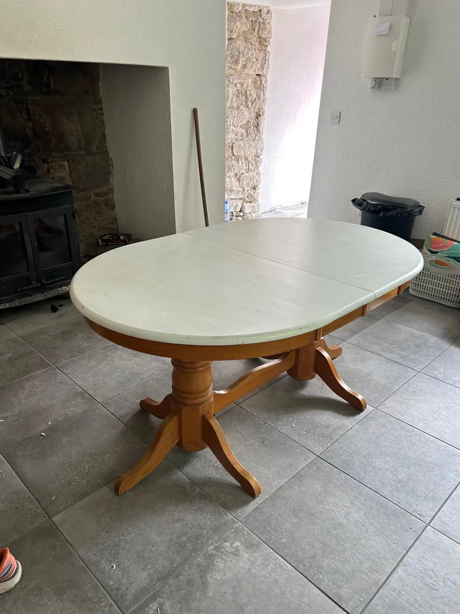 Kitchen table - Image 1