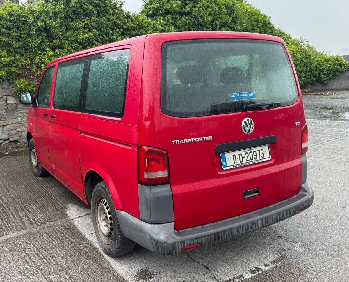Volkswagen Transporter Shuttle - Image 4