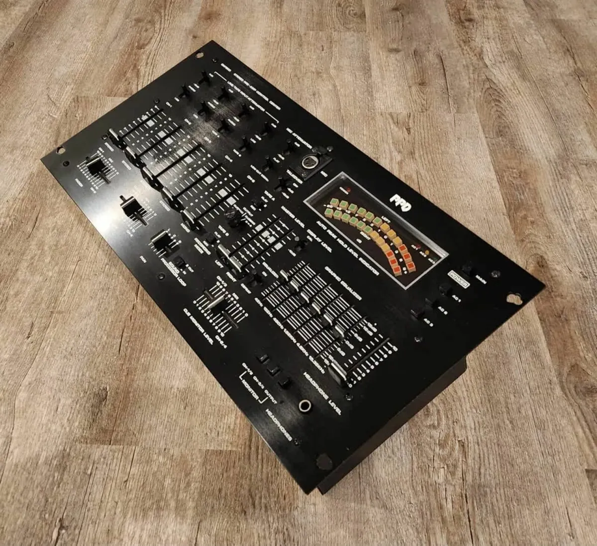 Numark DM1900 ppd preamp mixer - Image 3