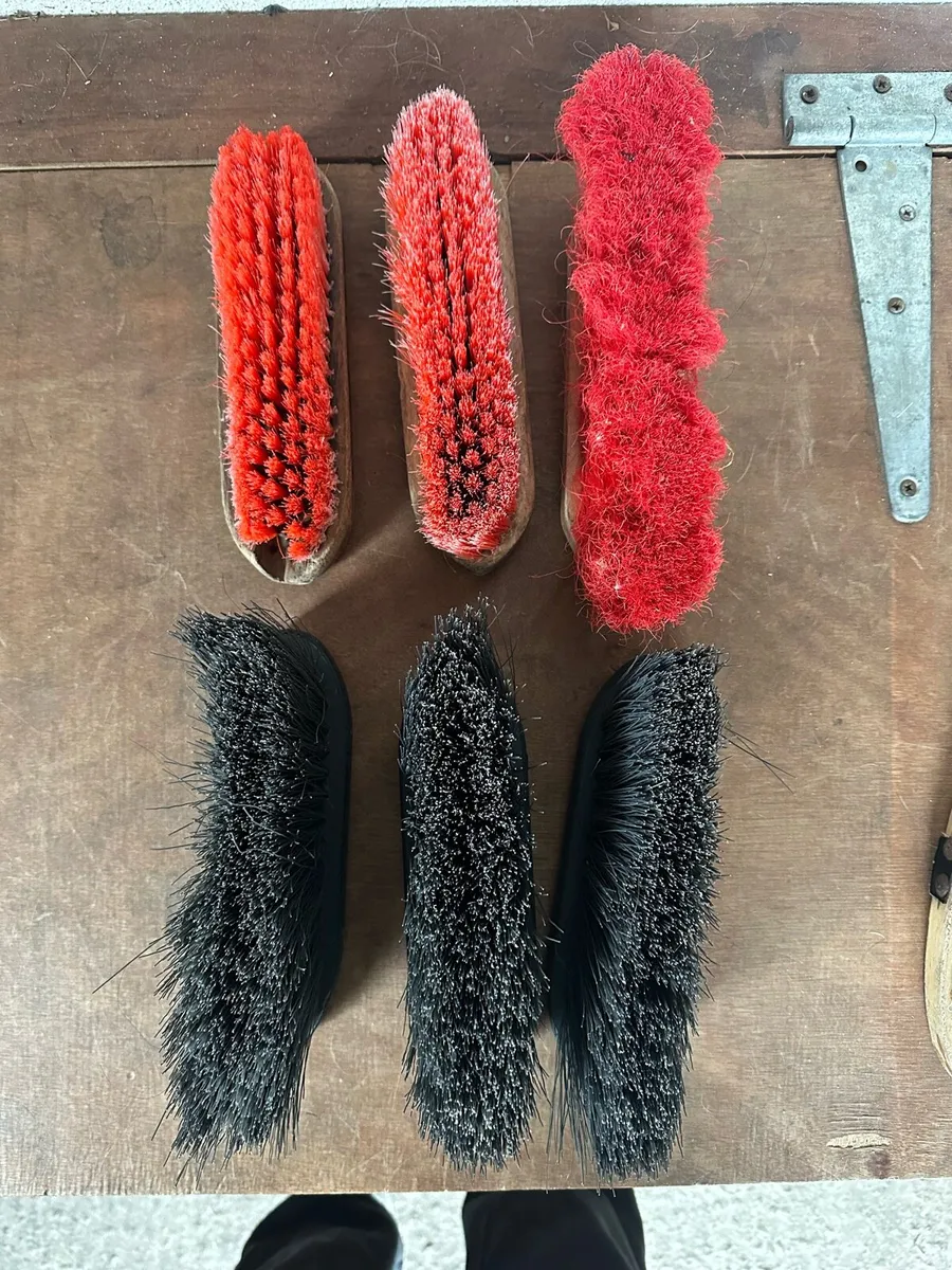 Grooming brushes - Image 2