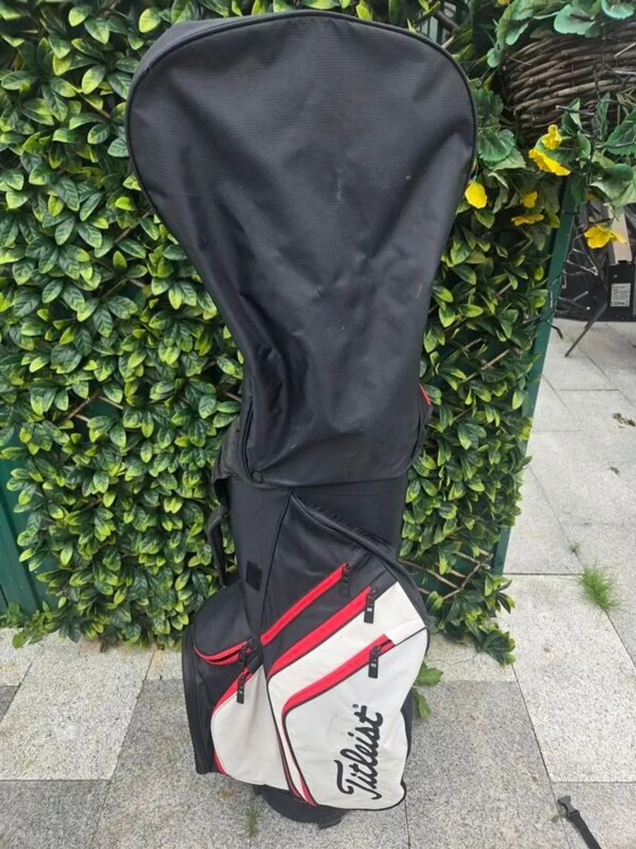 Titleist golf bag and Trolley. - Image 1
