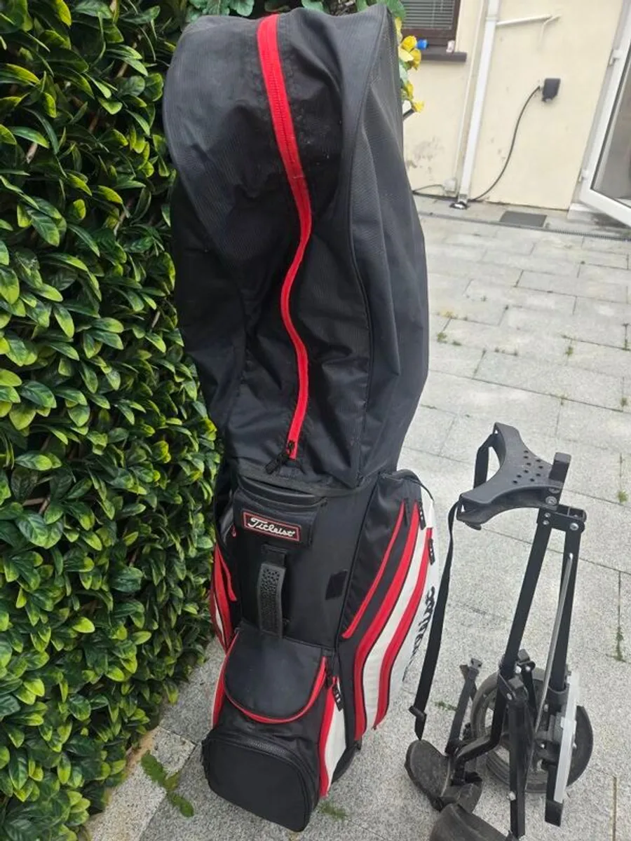 Titleist golf bag and Trolley. - Image 2