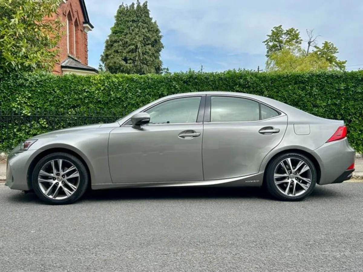 Lexus IS 300 H 2.5 Advance Hybrid 4DR Auto - Image 4