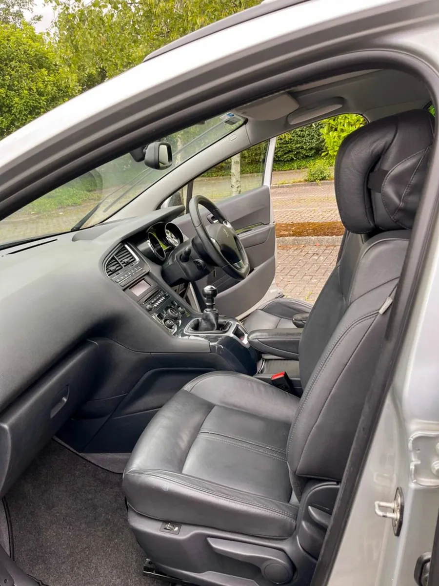Peugeot 5008 2016 - Image 2