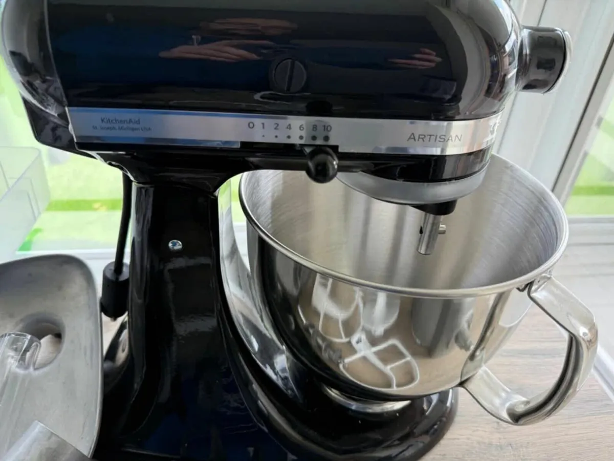 Kitchenaid artisan 4.8L stand mixer - Image 2