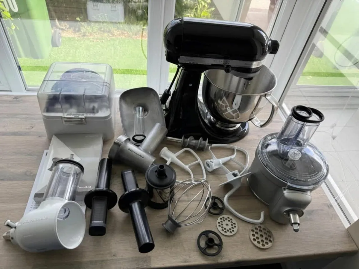 Kitchenaid artisan 4.8L stand mixer - Image 1