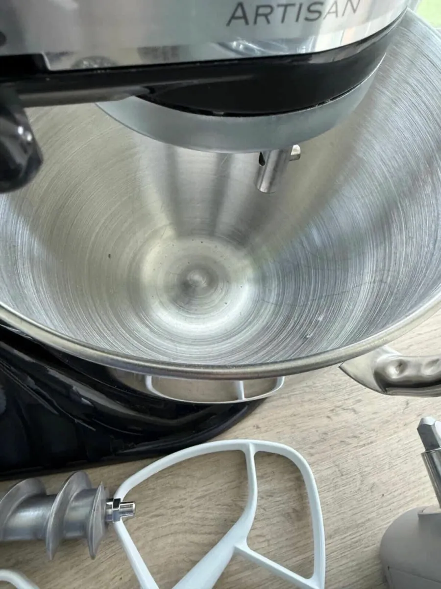 Kitchenaid artisan 4.8L stand mixer - Image 3