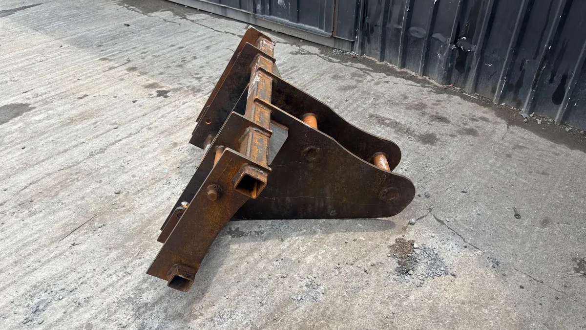 Euro Bracket Adapter to suit 13 Ton Excavator - Image 2