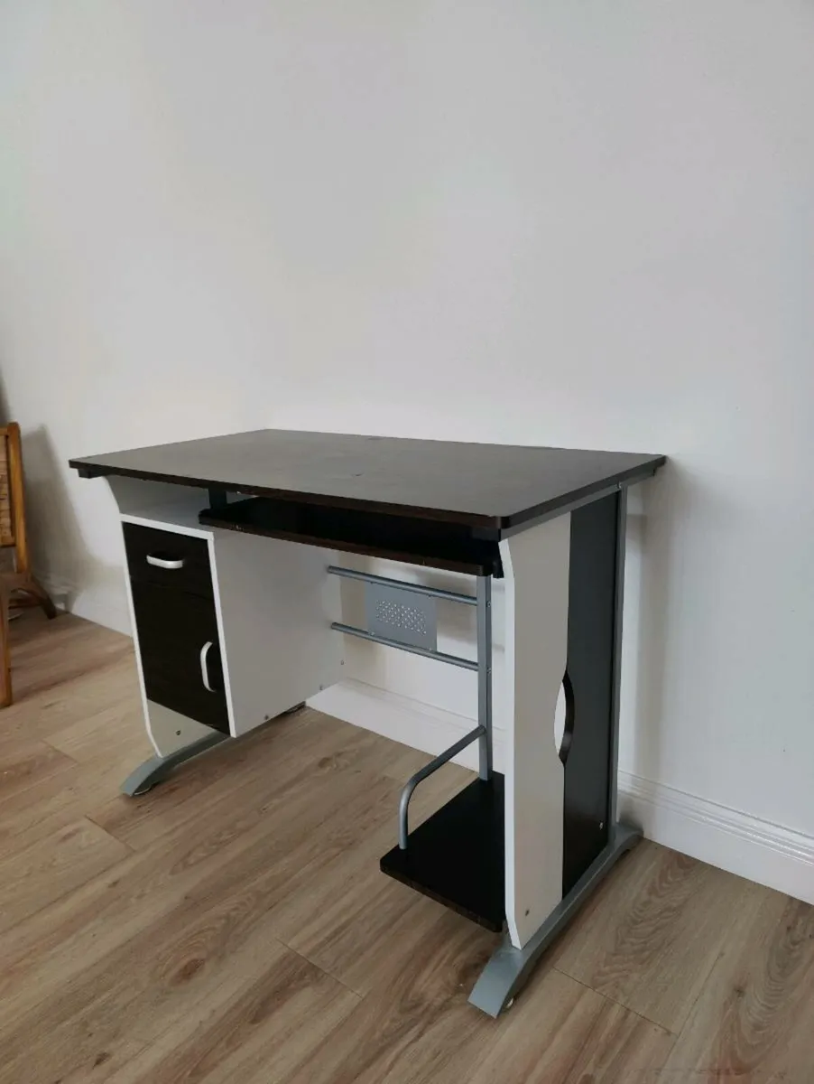 Desk with sliding keyboard - Image 2