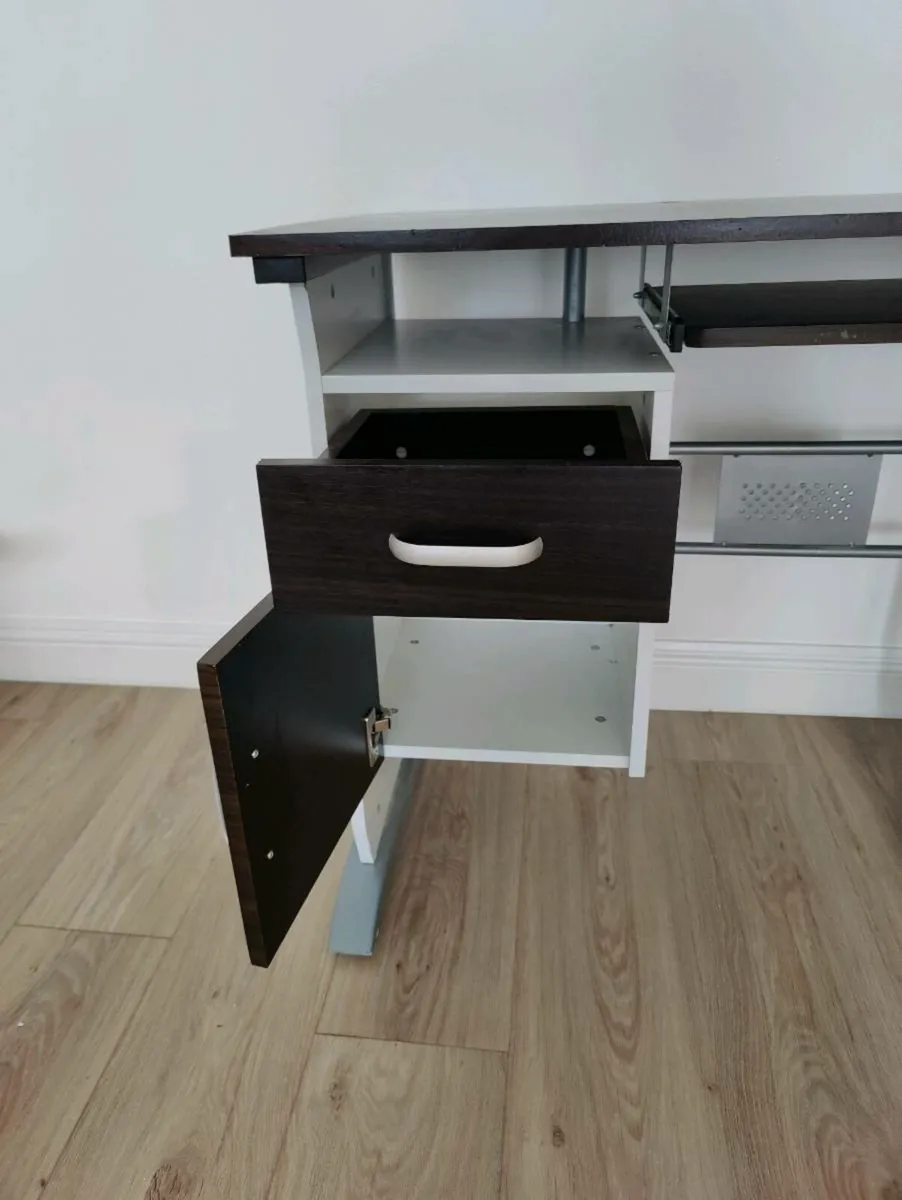 Desk with sliding keyboard - Image 3