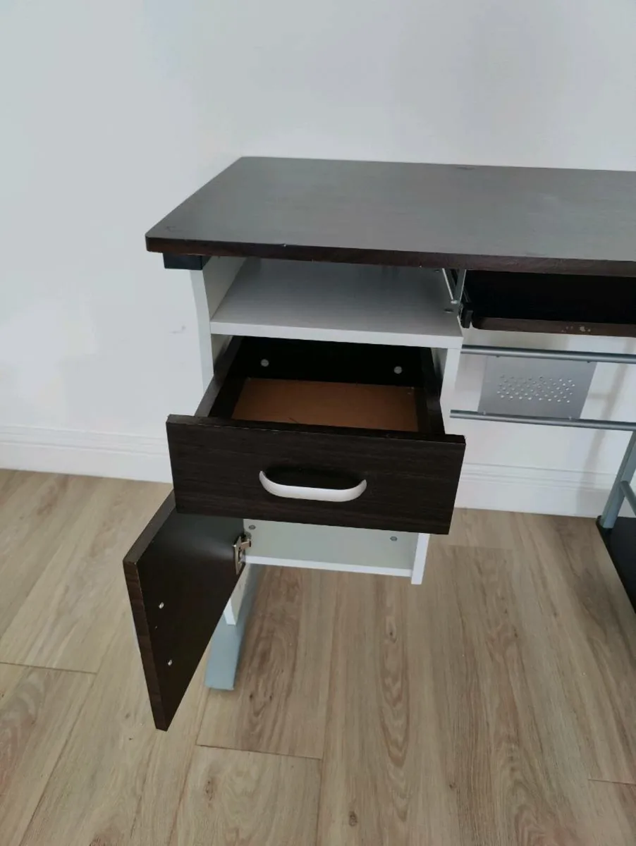 Desk with sliding keyboard - Image 4
