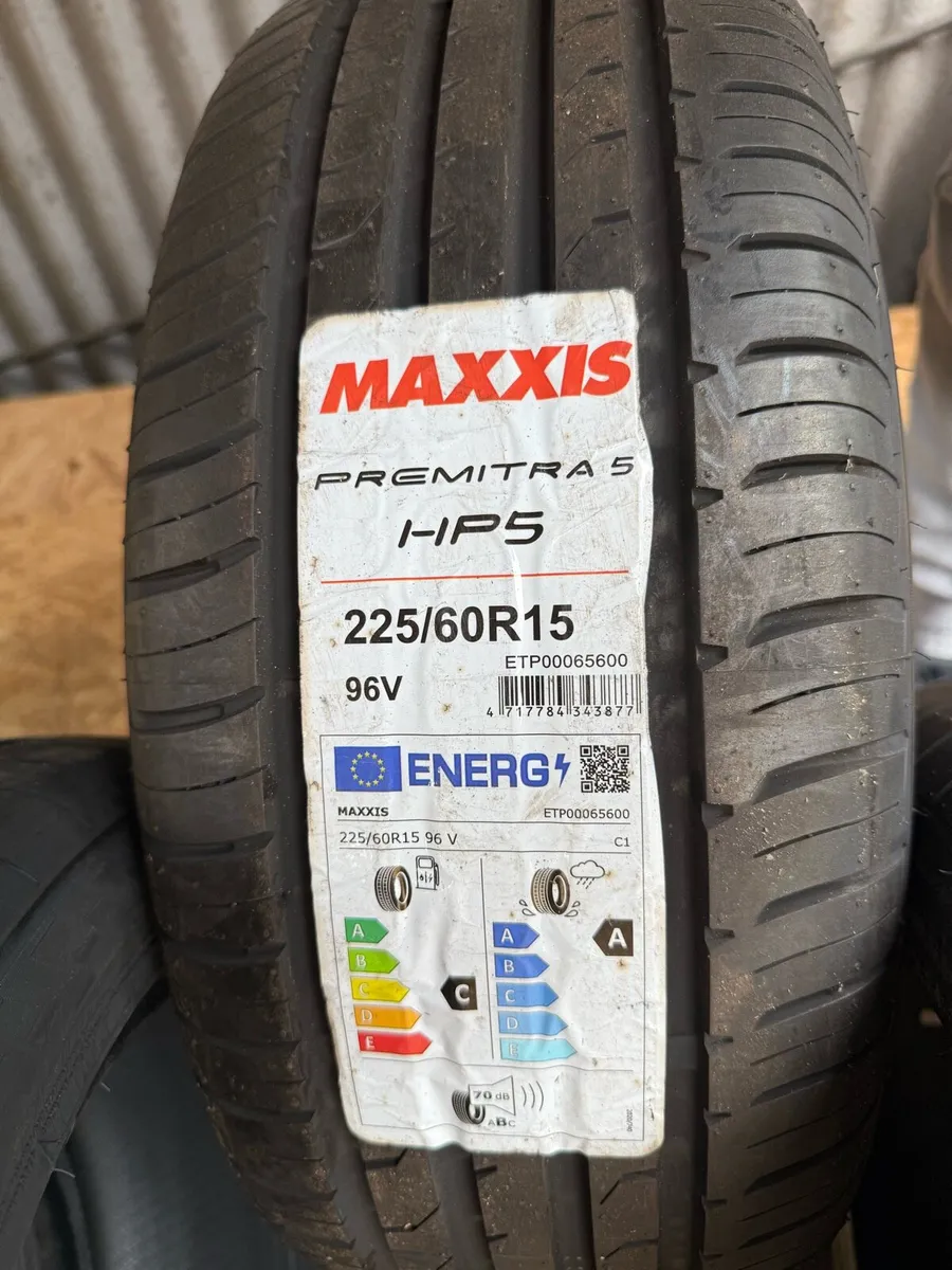 4x Maxxis 225/60R15 - Image 1