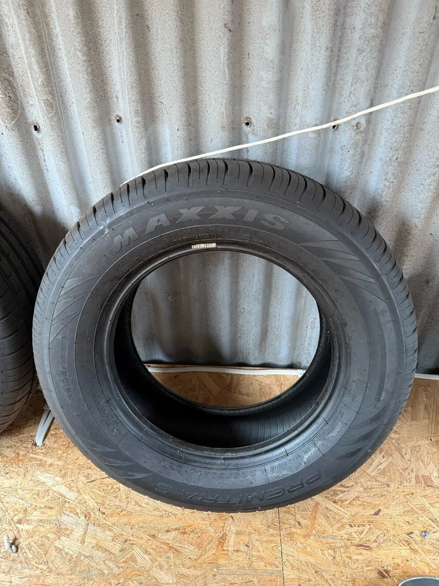 4x Maxxis 225/60R15 - Image 2