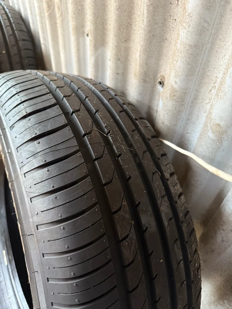 4x Maxxis 225/60R15 - Image 4