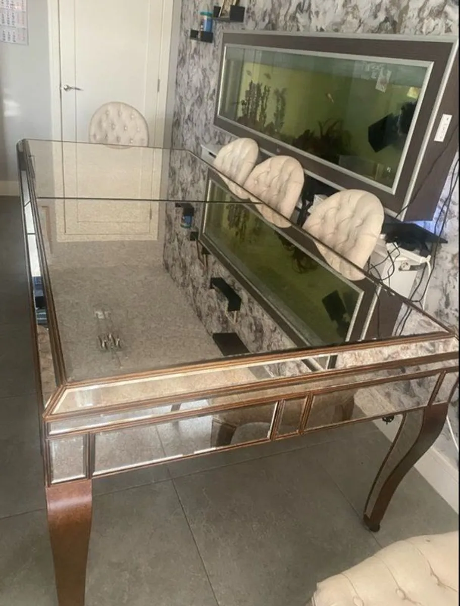 Dining table and 8 chairs - Image 2