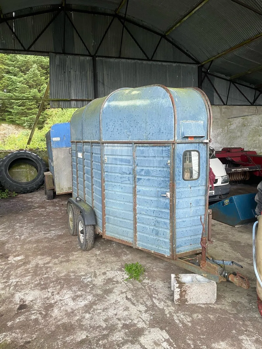 Horse box - Image 1