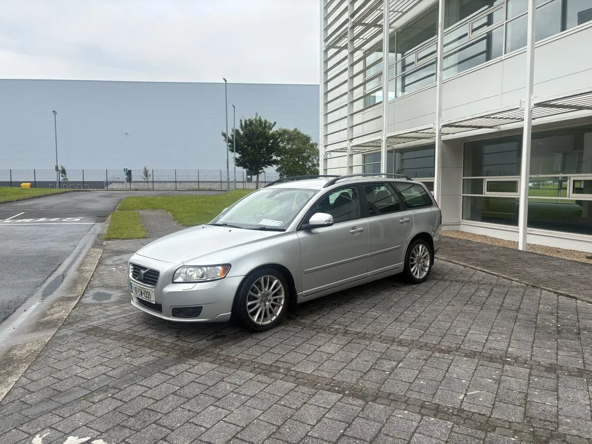 2010 Volvo v50 1.6 diesel nct 11/25 tax 08/25 - Image 3