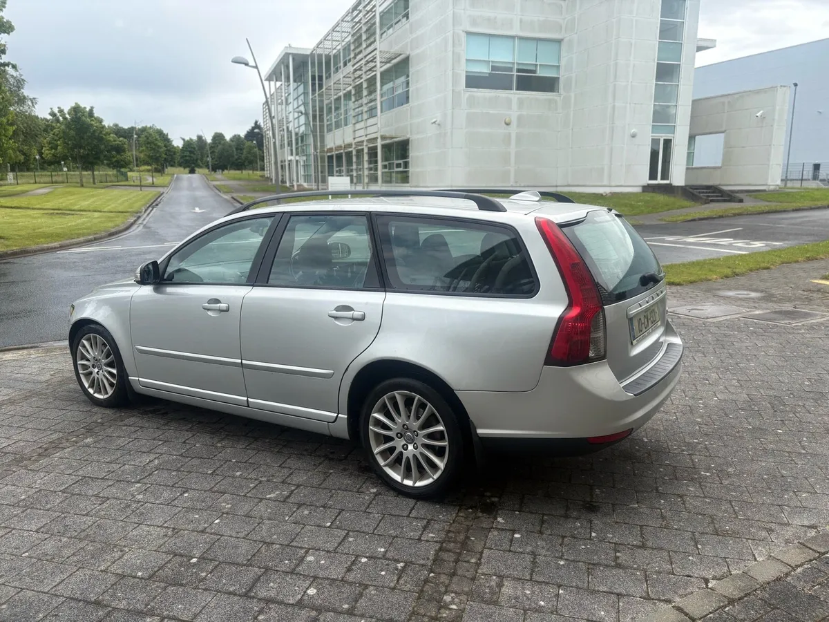 2010 Volvo v50 1.6 diesel nct 11/25 tax 08/25 - Image 4