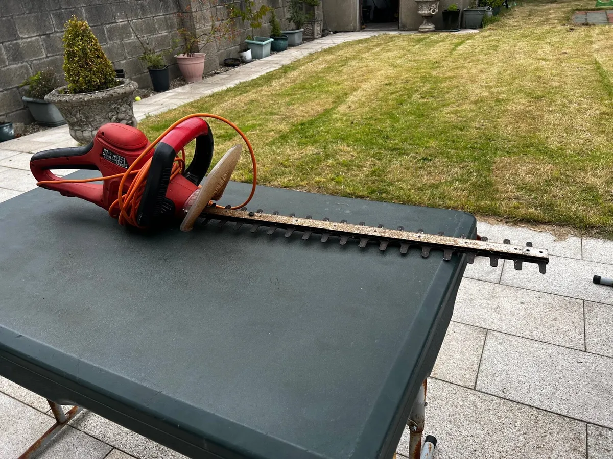Black & Decker electric GT6026  Hedge trimmer - Image 1