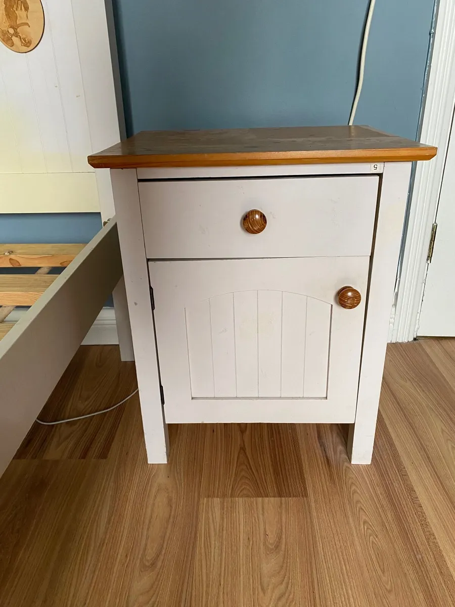 Single wooden bed with matching side locker - Image 2
