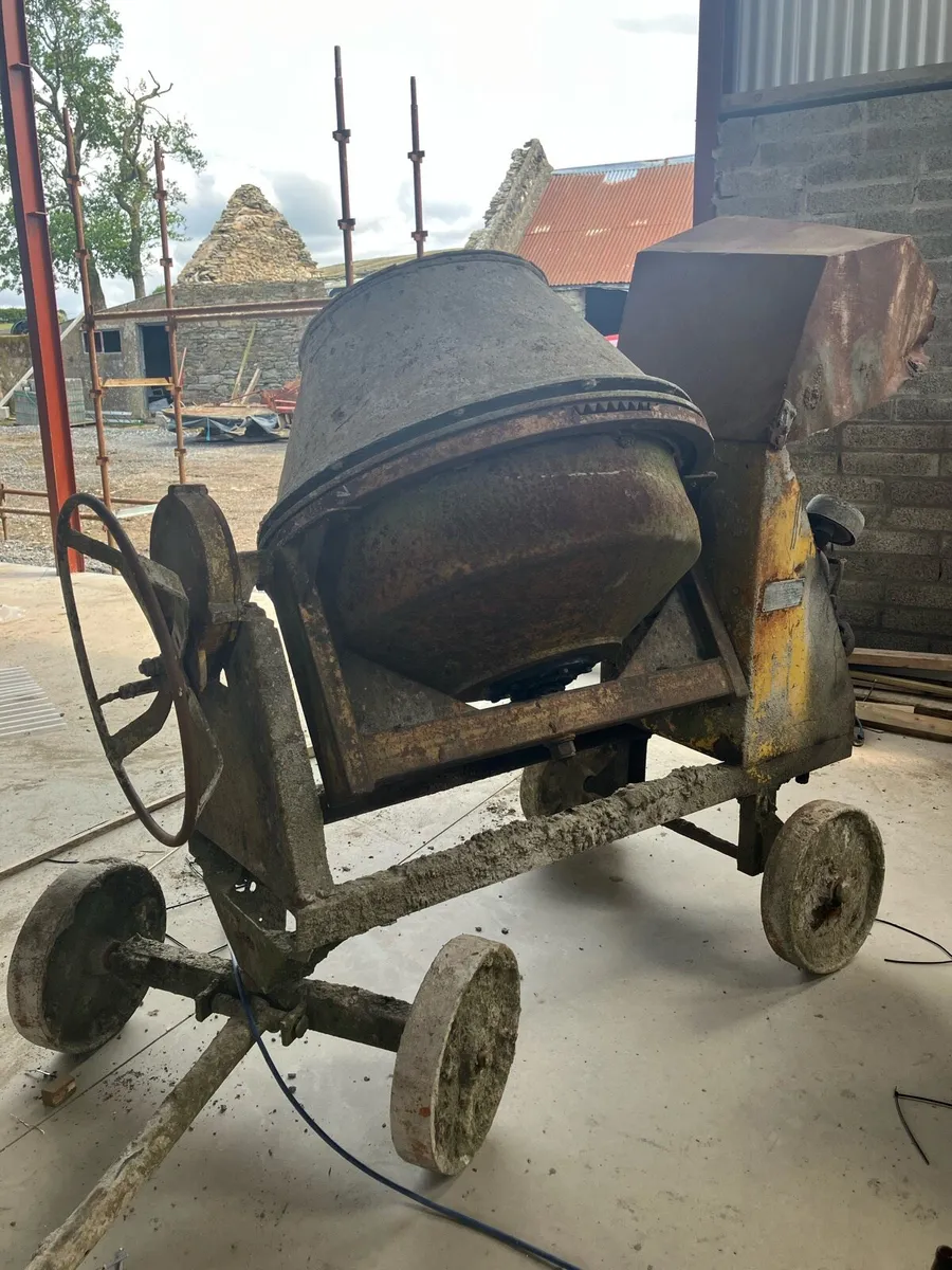 Old Rob Roy Diesel Cement Mixer - Image 2