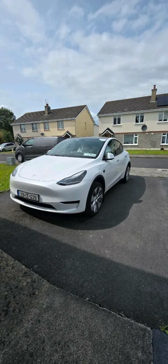 Tesla Model Y RWD 2023 - Image 4