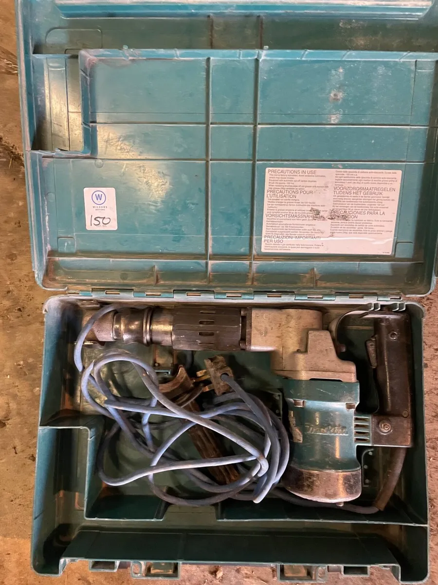 Makita HM0810T Demolition Hammer - Image 1