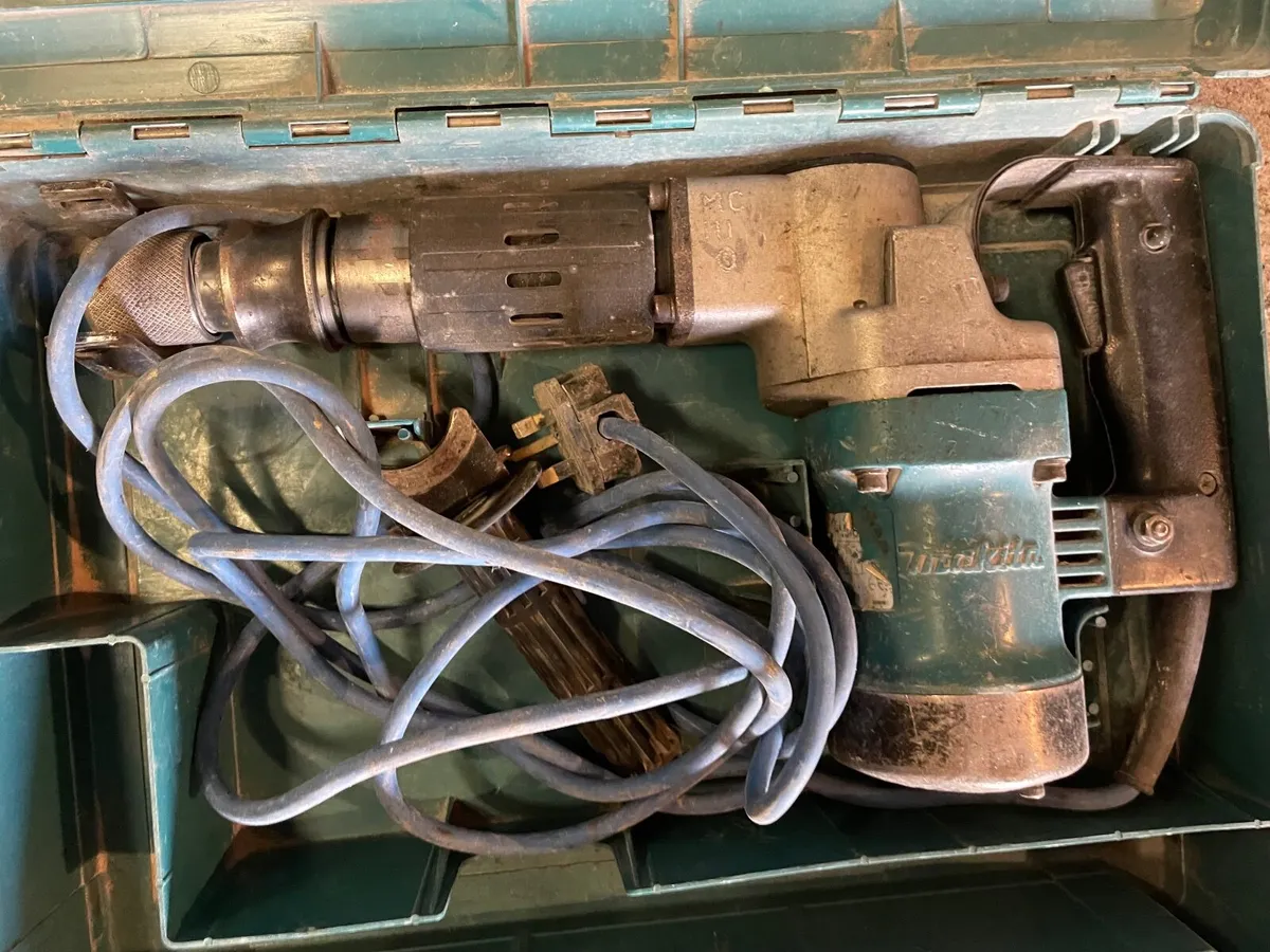 Makita HM0810T Demolition Hammer - Image 3