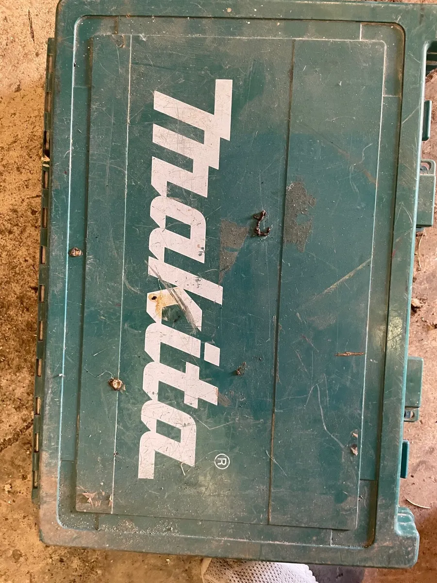 Makita HM0810T Demolition Hammer - Image 4