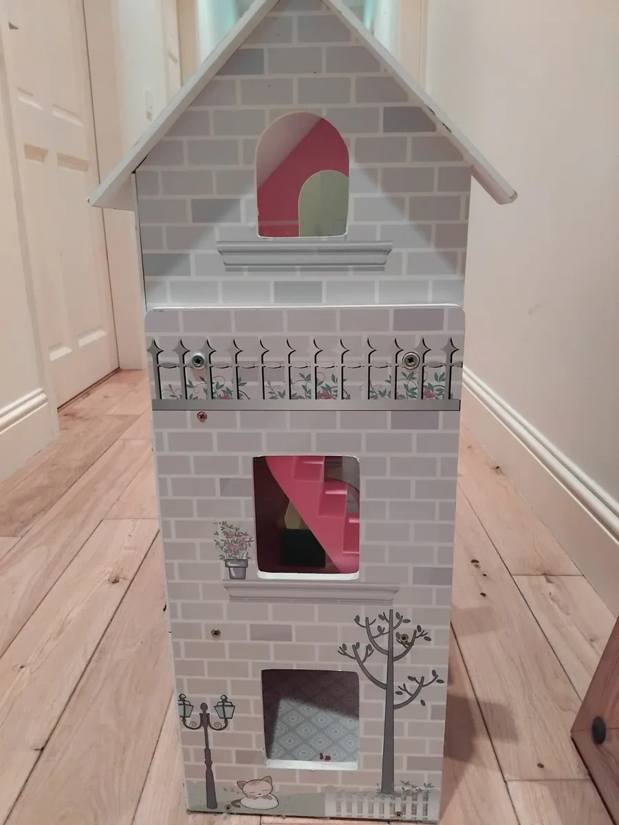 Dolls house - Image 1