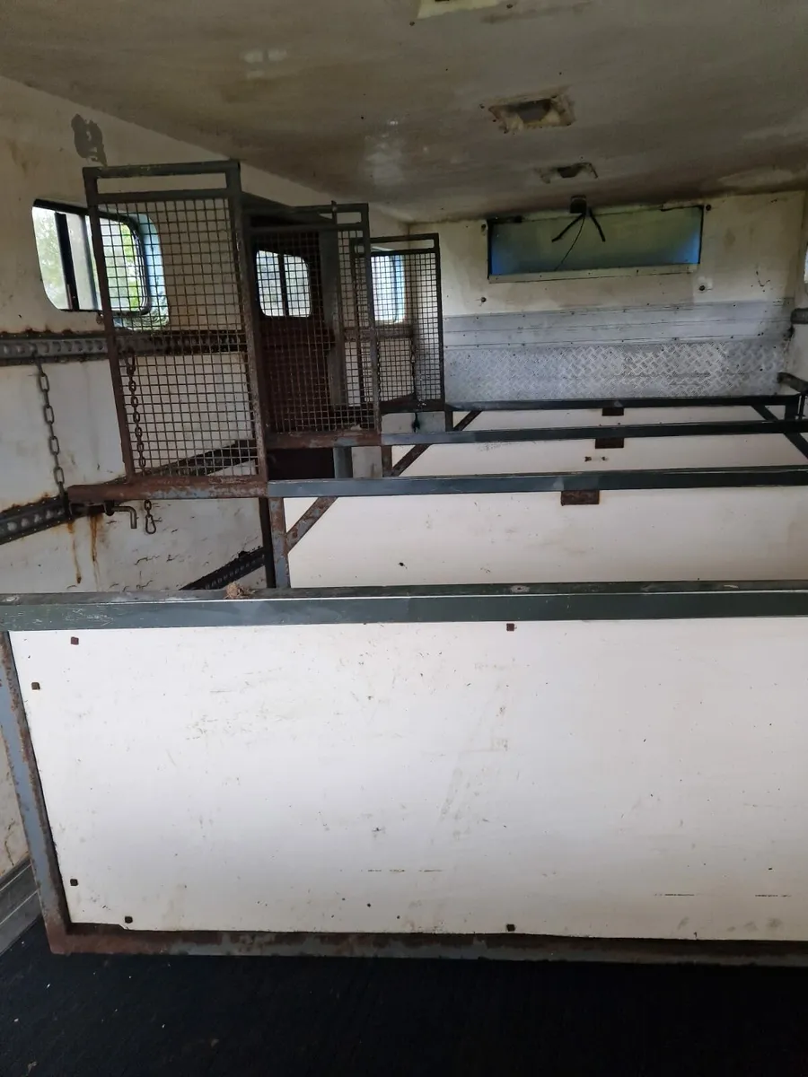 Horse Lorry - Image 4