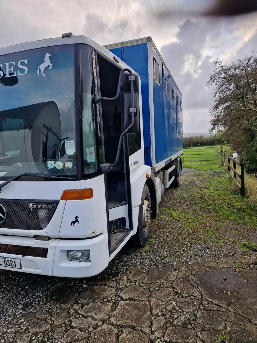 Horse Lorry - Image 1