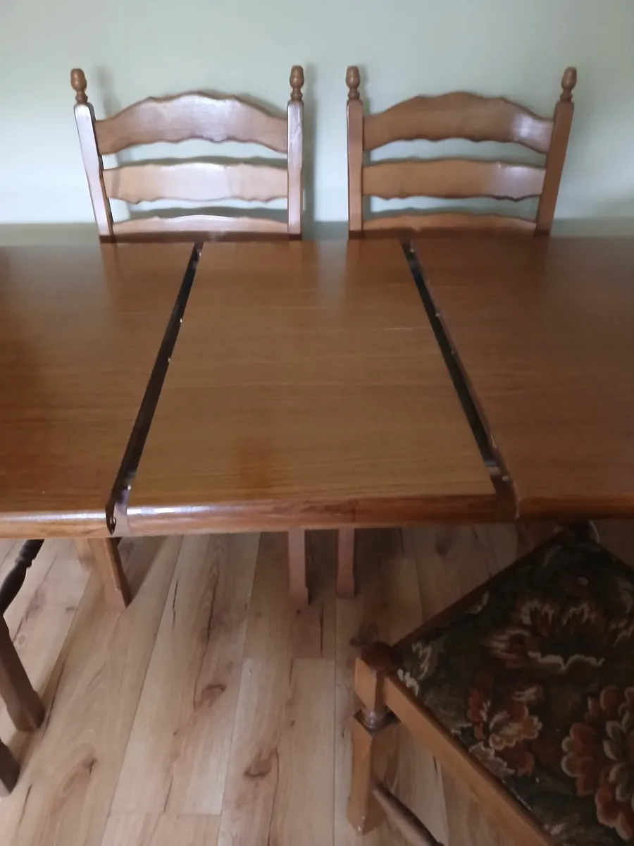 Table and 6 chairs - Image 2