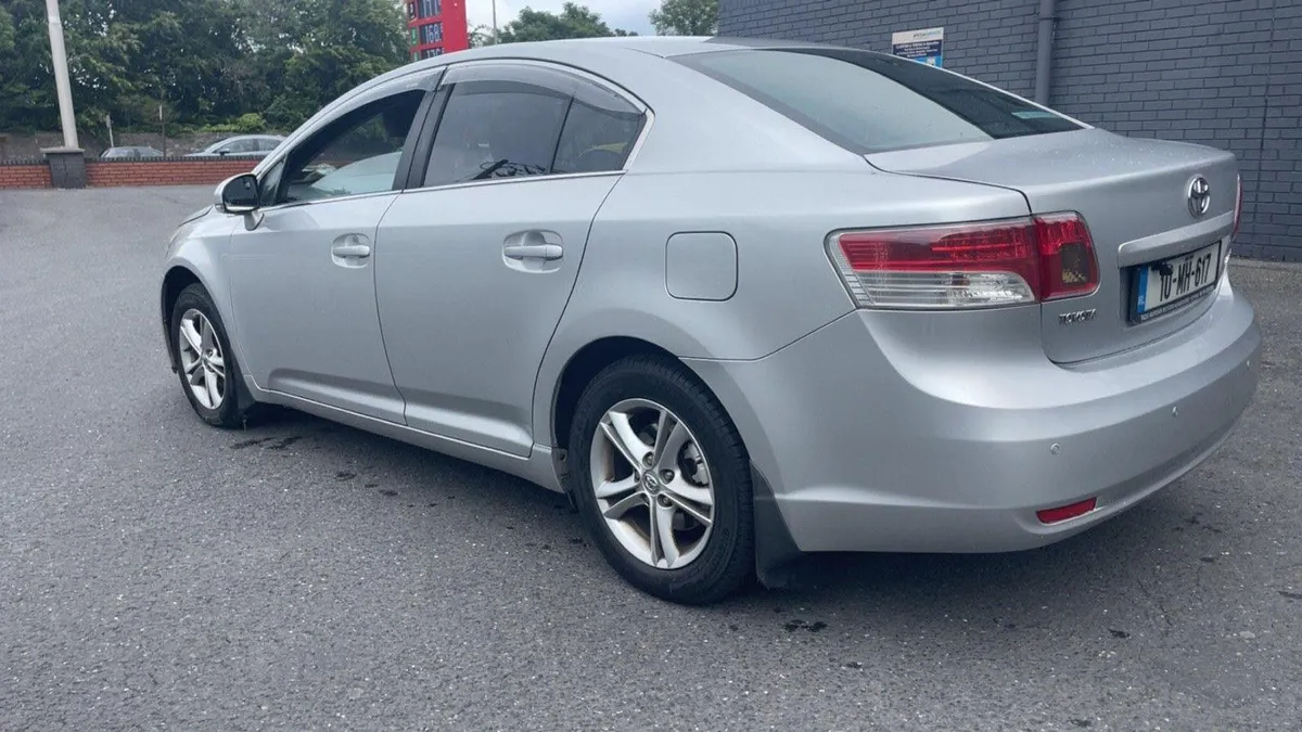 Toyota avensis low mileage non dpf model - Image 2