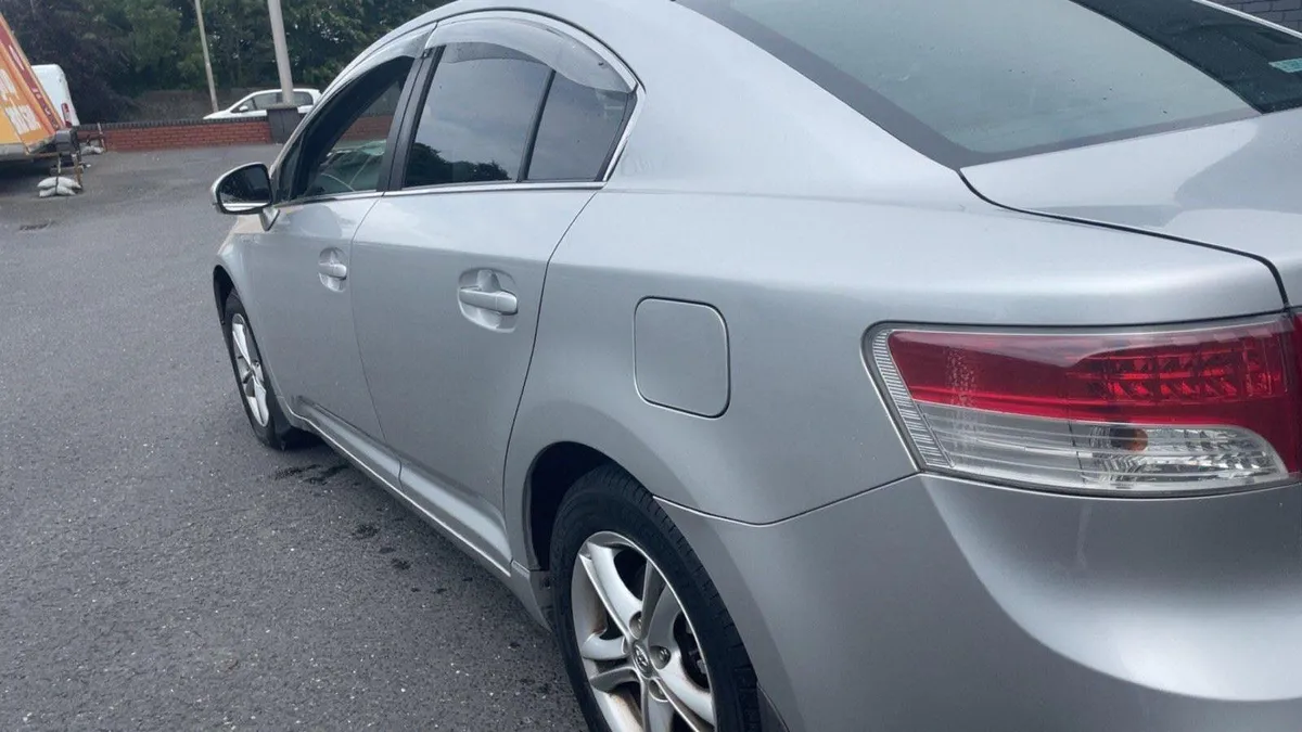 Toyota avensis low mileage non dpf model - Image 3