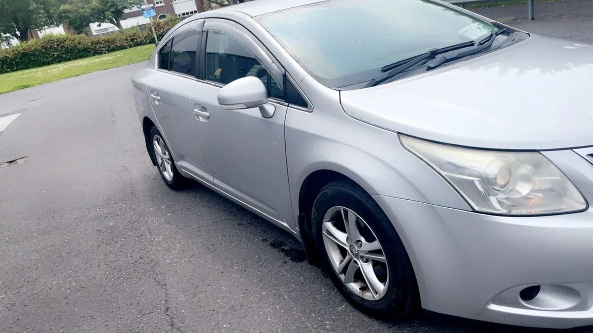Toyota avensis low mileage non dpf model - Image 4