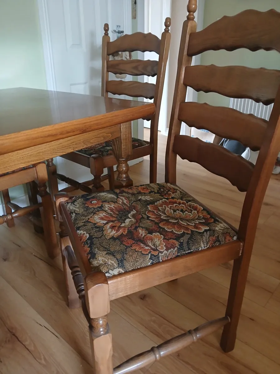 Table and 6 chairs - Image 4