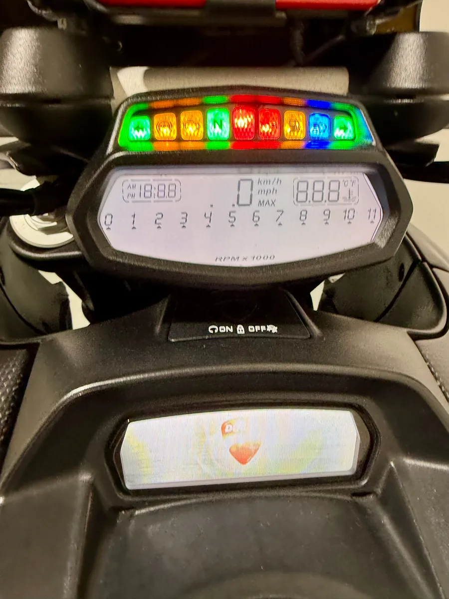DUCATI DIAVEL CARBON LOW MILES 8k - Image 3