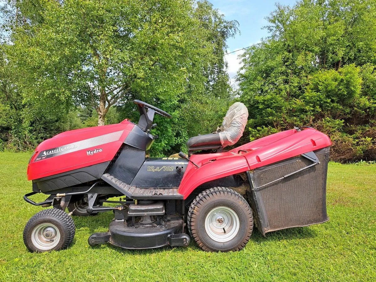 Ride on lawnmower - Image 1