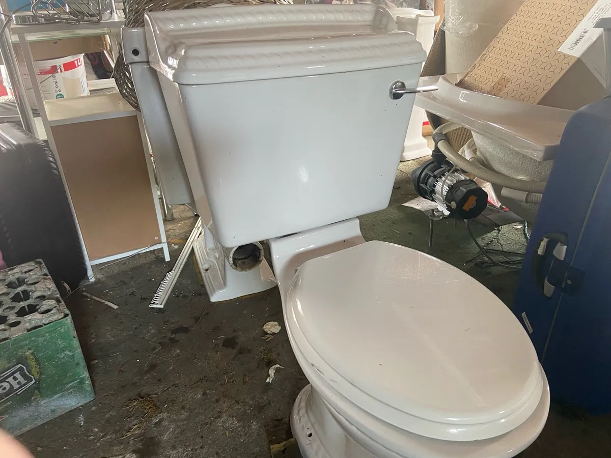 Bathroom & Furniture - Image 4
