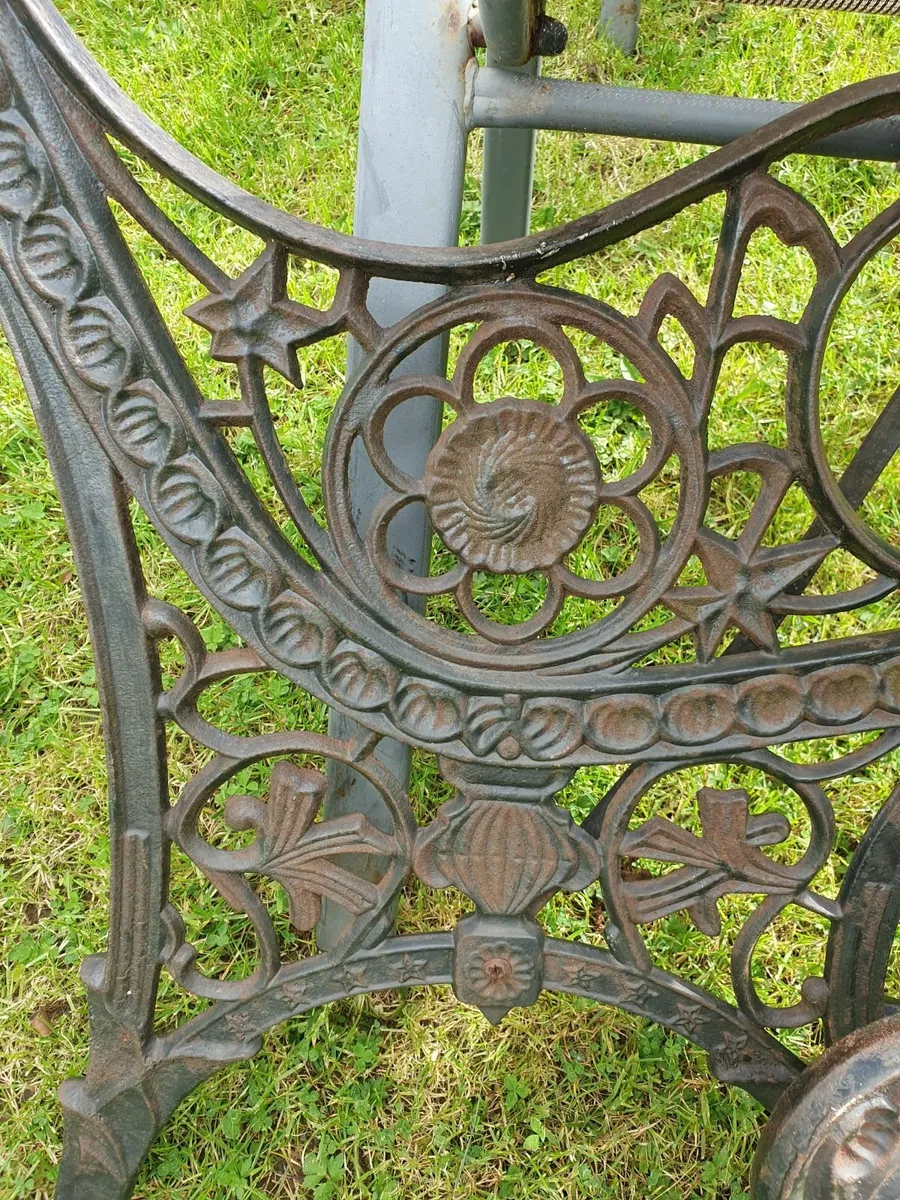 Cast iron bench ends - Image 1