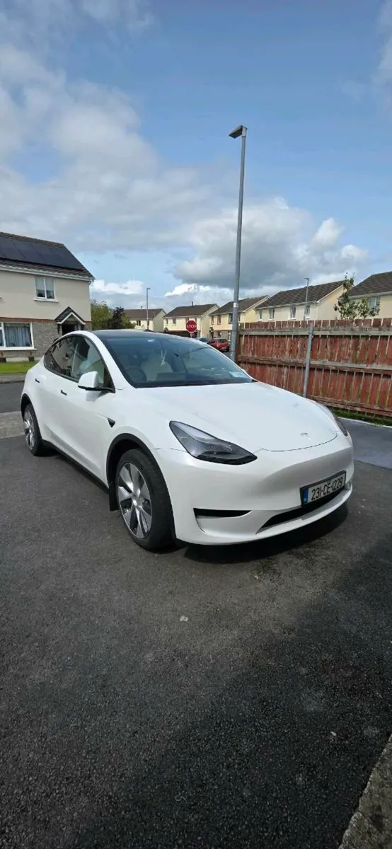 Tesla Model Y RWD 2023 - Image 1