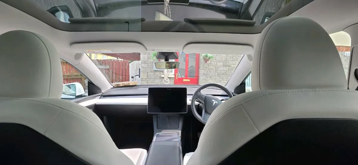 Tesla Model Y RWD 2023 - Image 2
