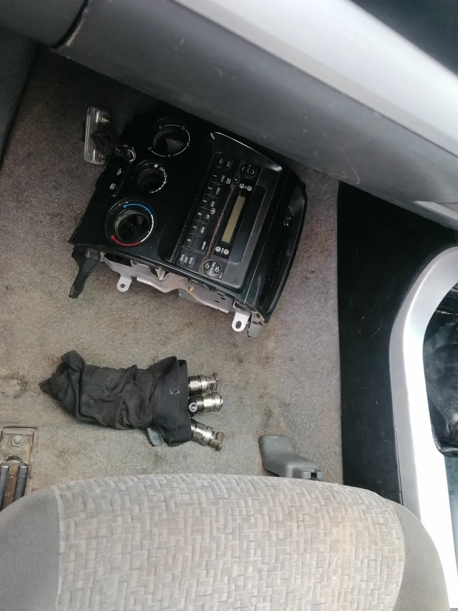 Toyota Land Cruiser 2006 - Image 2