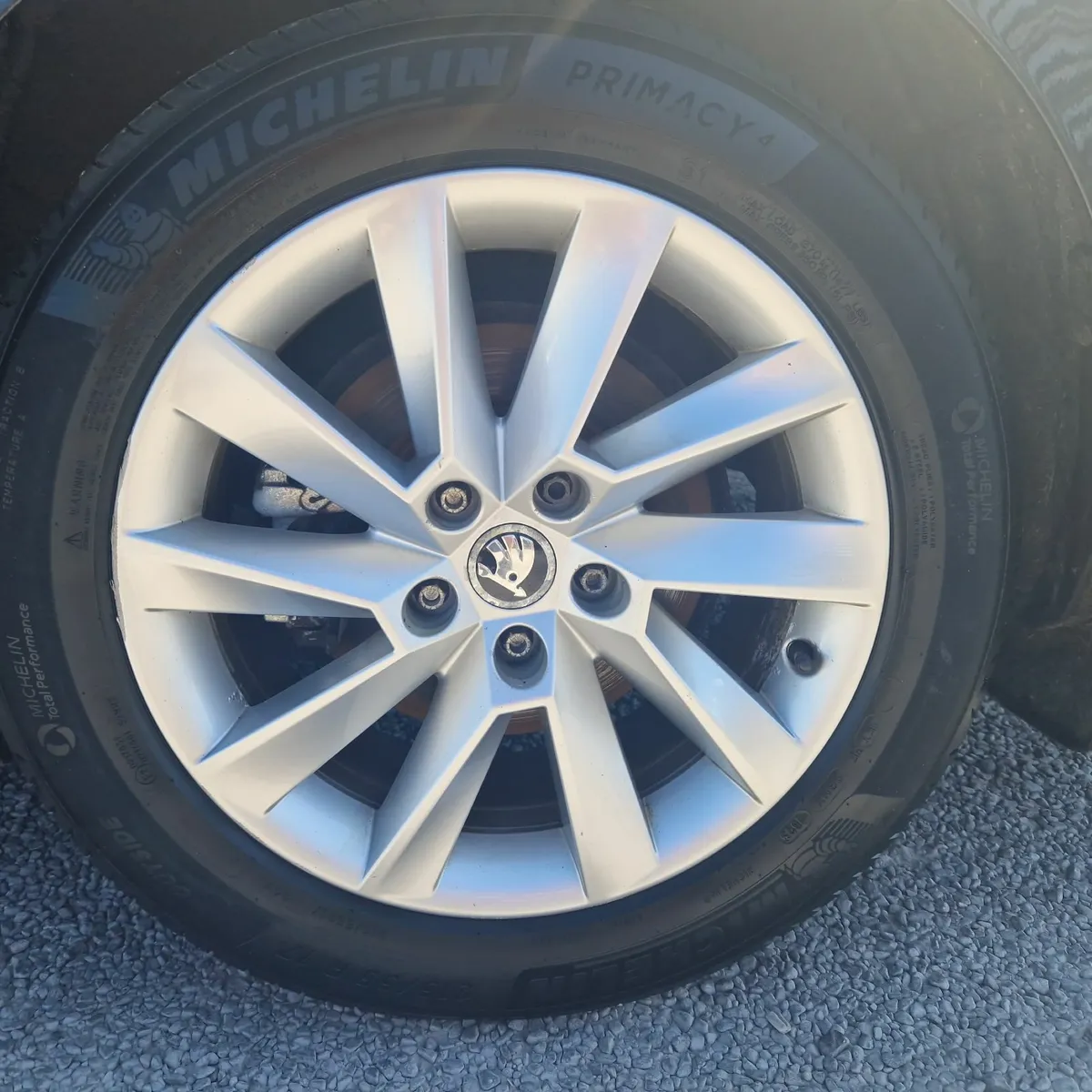4 Tyres and 4 Wheels Skoda Superb 215 55 R17 - Image 2