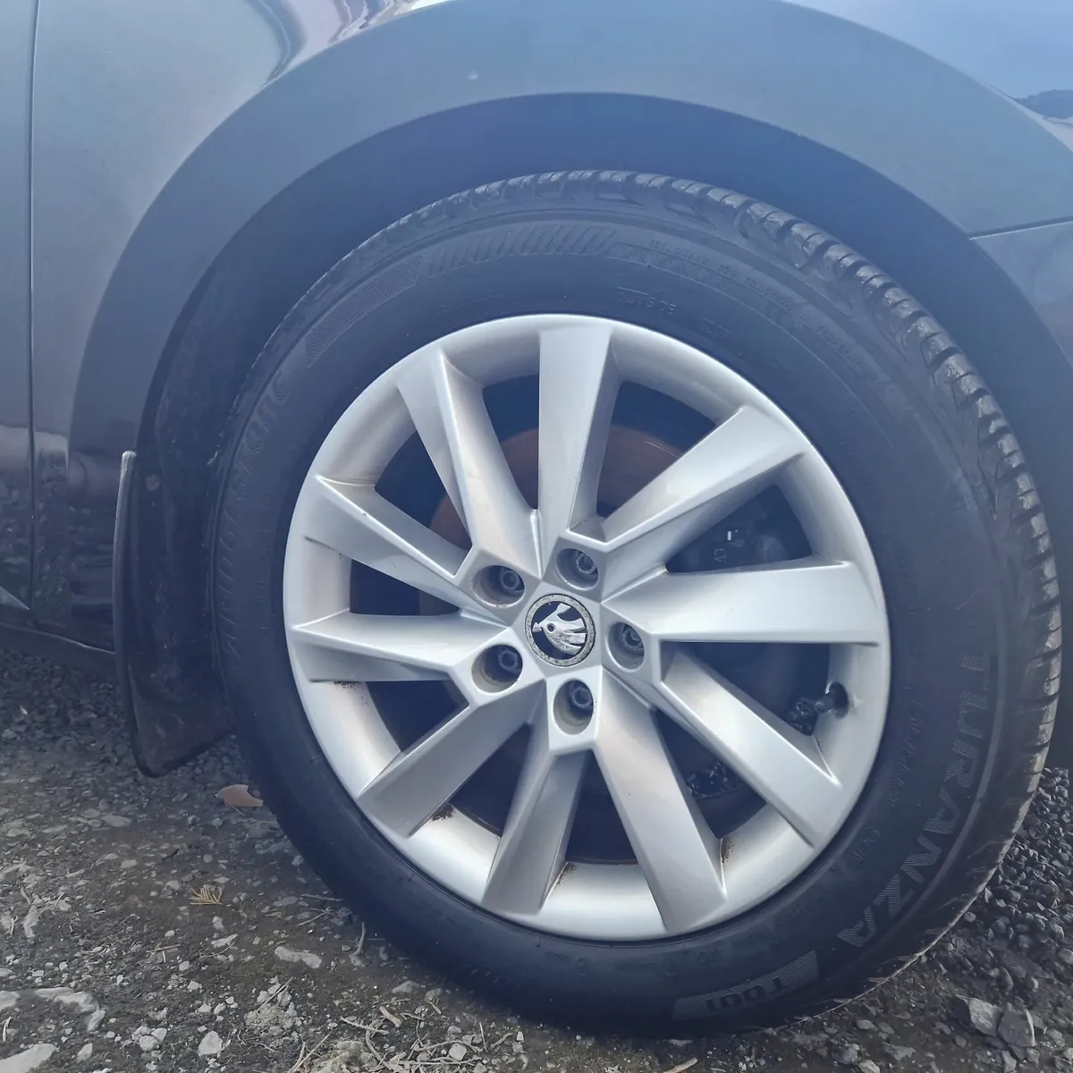 4 Tyres and 4 Wheels Skoda Superb 215 55 R17 - Image 3