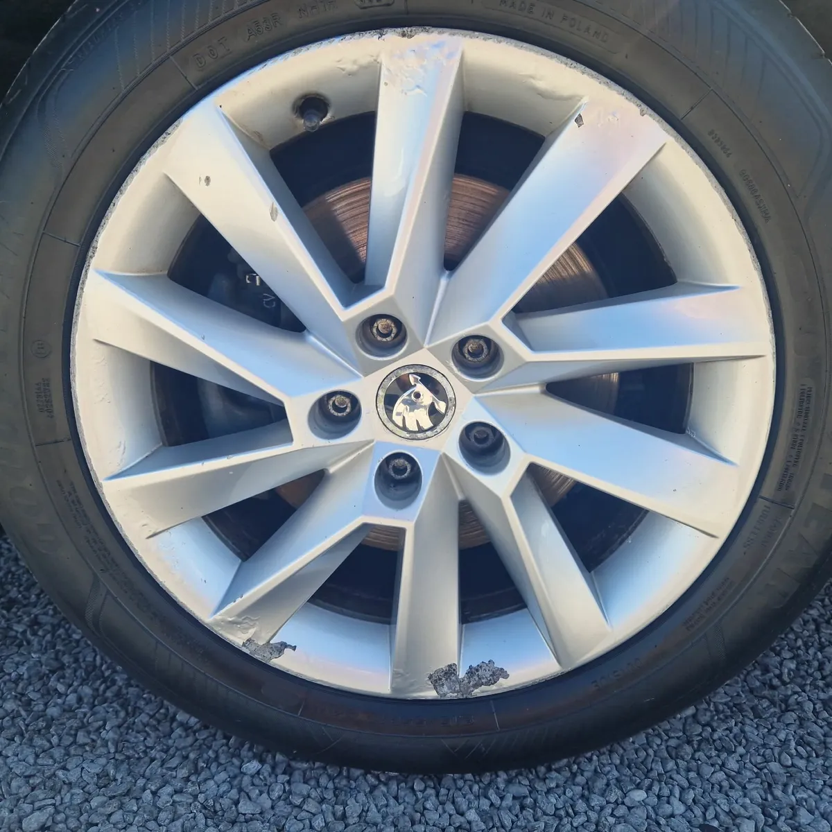 4 Tyres and 4 Wheels Skoda Superb 215 55 R17 - Image 4